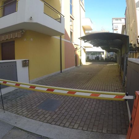 Miramar - Attico Bilocale - Agenzia Cocal Apartment Caorle Bagian luar foto