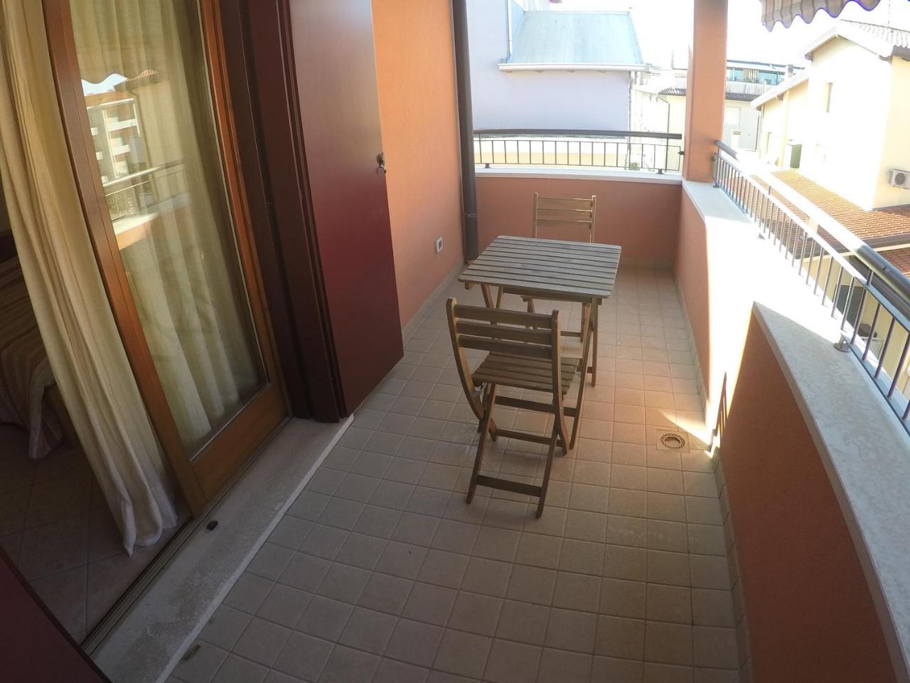 Miramar - Attico Bilocale - Agenzia Cocal Apartment Caorle Bagian luar foto